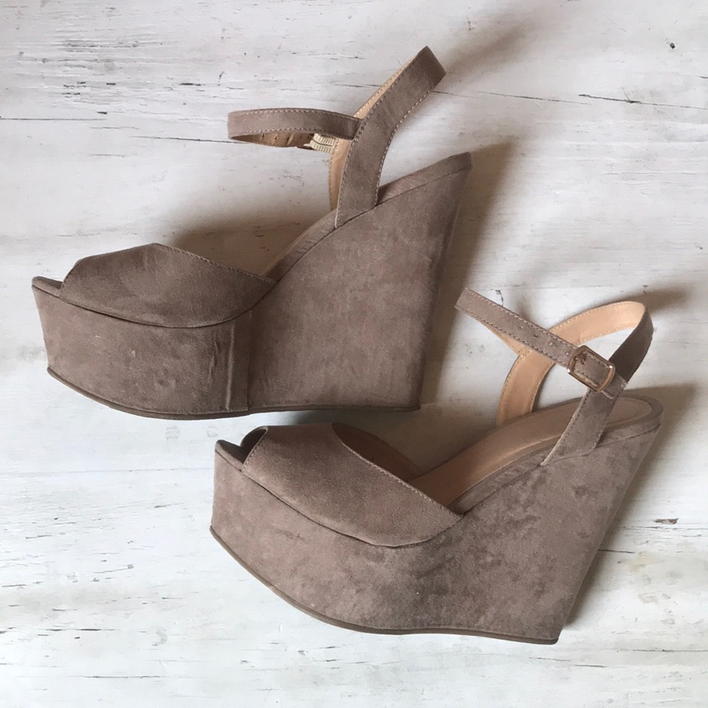 Tan platforms - Picture 3 of 5